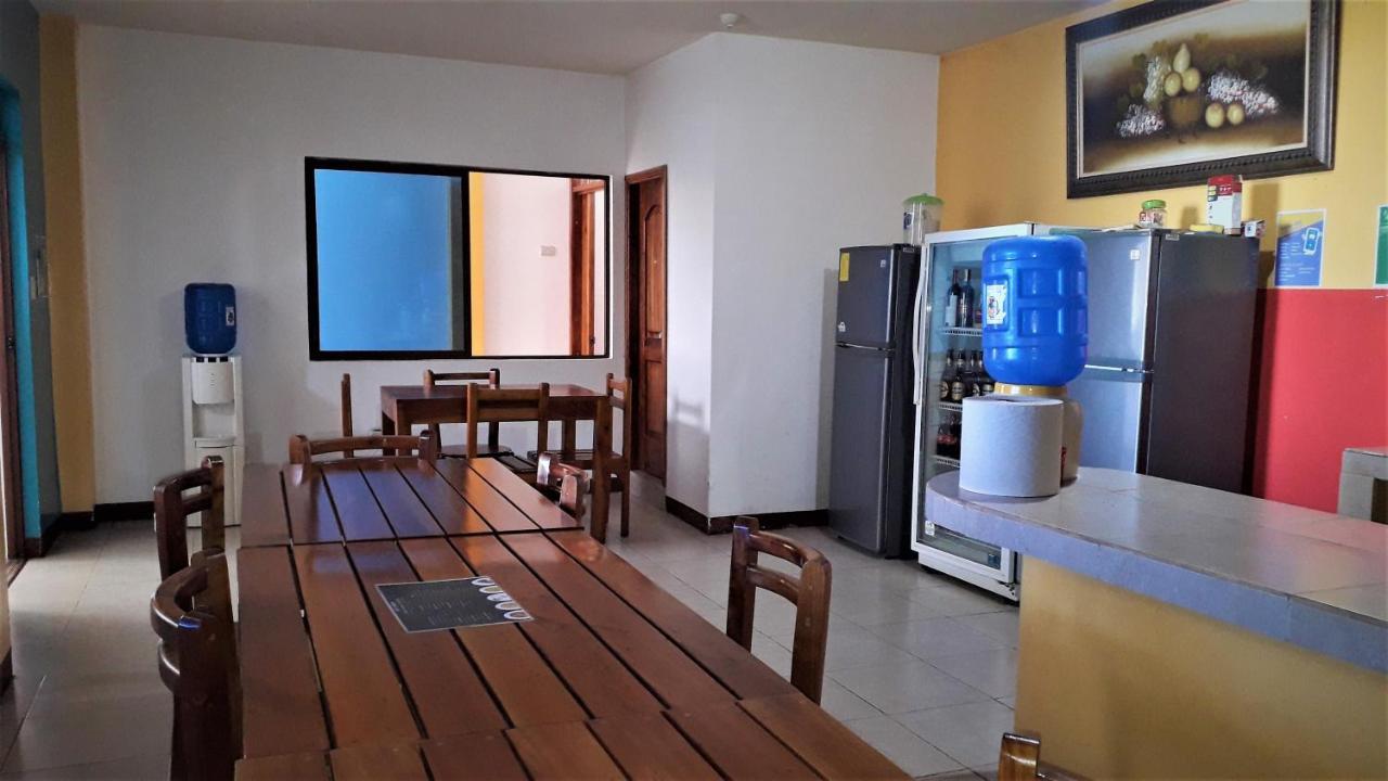 Hostal El Pinzon Puerto Ayora  Zewnętrze zdjęcie