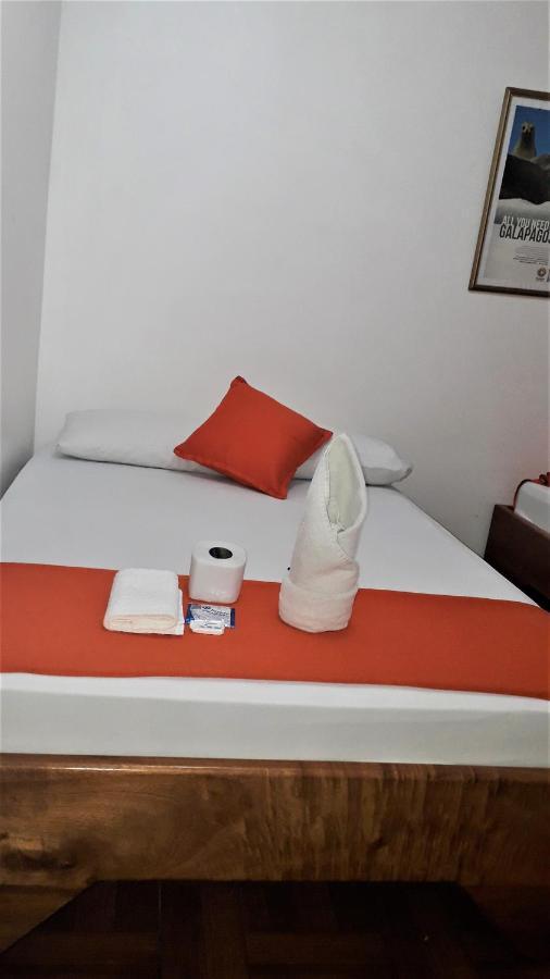Hostal El Pinzon Puerto Ayora  Zewnętrze zdjęcie