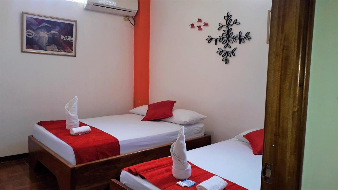 Hostal El Pinzon Puerto Ayora  Zewnętrze zdjęcie