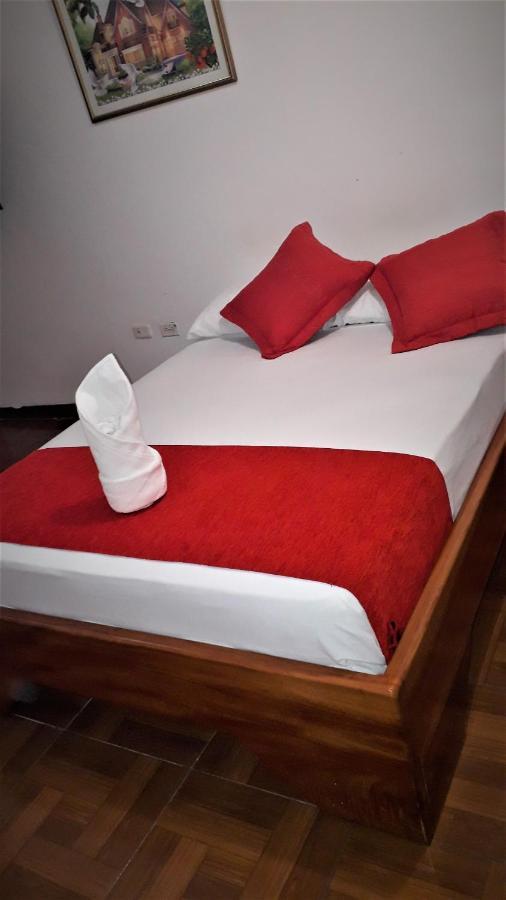 Hostal El Pinzon Puerto Ayora  Zewnętrze zdjęcie