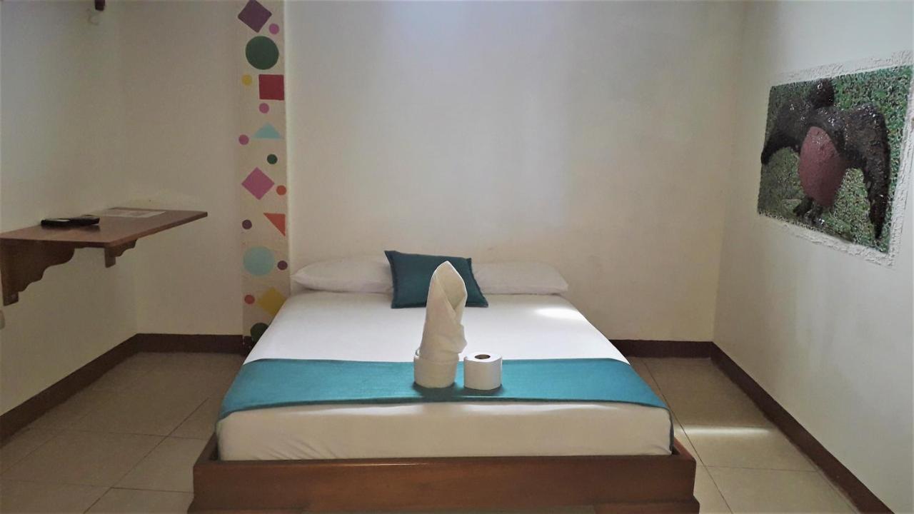 Hostal El Pinzon Puerto Ayora  Zewnętrze zdjęcie