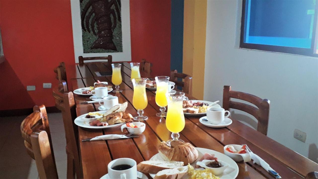 Hostal El Pinzon Puerto Ayora  Zewnętrze zdjęcie
