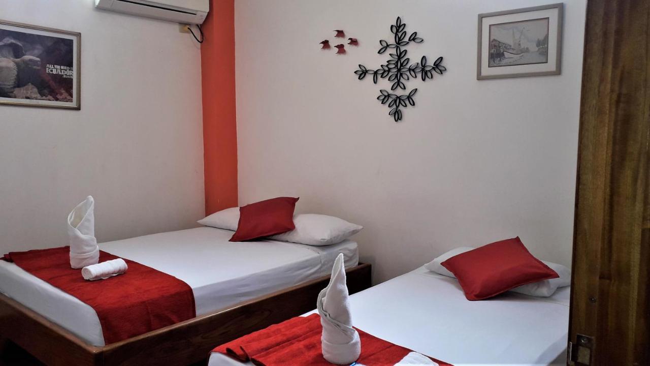 Hostal El Pinzon Puerto Ayora  Zewnętrze zdjęcie