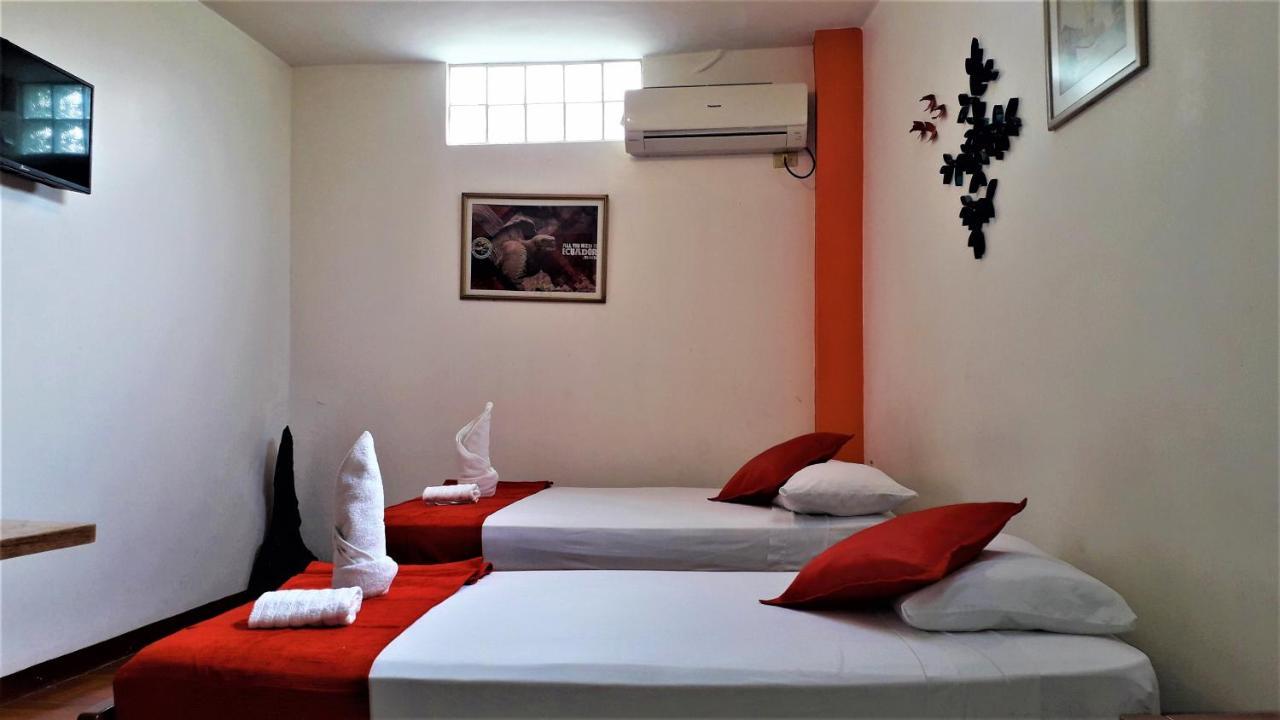 Hostal El Pinzon Puerto Ayora  Zewnętrze zdjęcie
