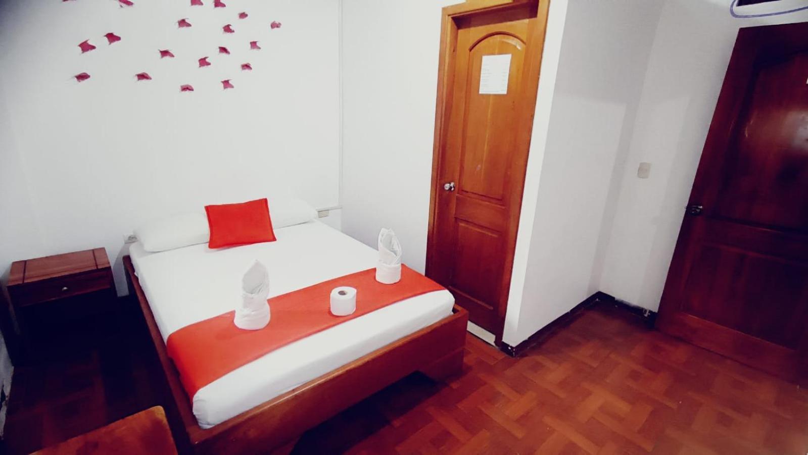 Hostal El Pinzon Puerto Ayora  Zewnętrze zdjęcie