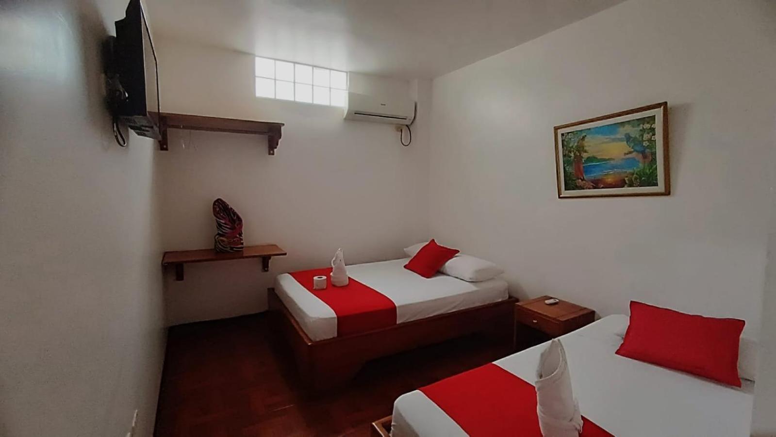 Hostal El Pinzon Puerto Ayora  Zewnętrze zdjęcie