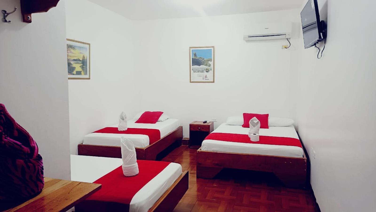 Hostal El Pinzon Puerto Ayora  Zewnętrze zdjęcie