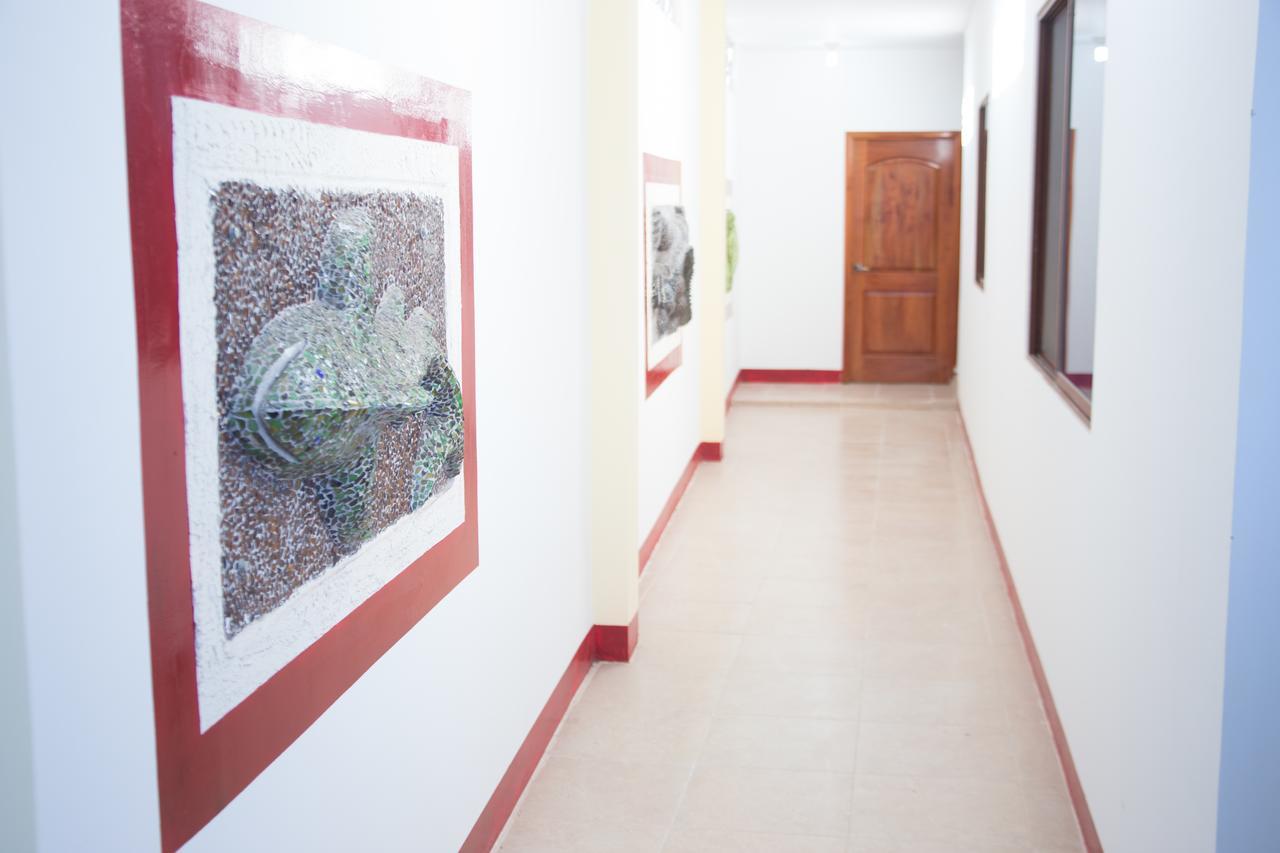 Hostal El Pinzon Puerto Ayora  Zewnętrze zdjęcie