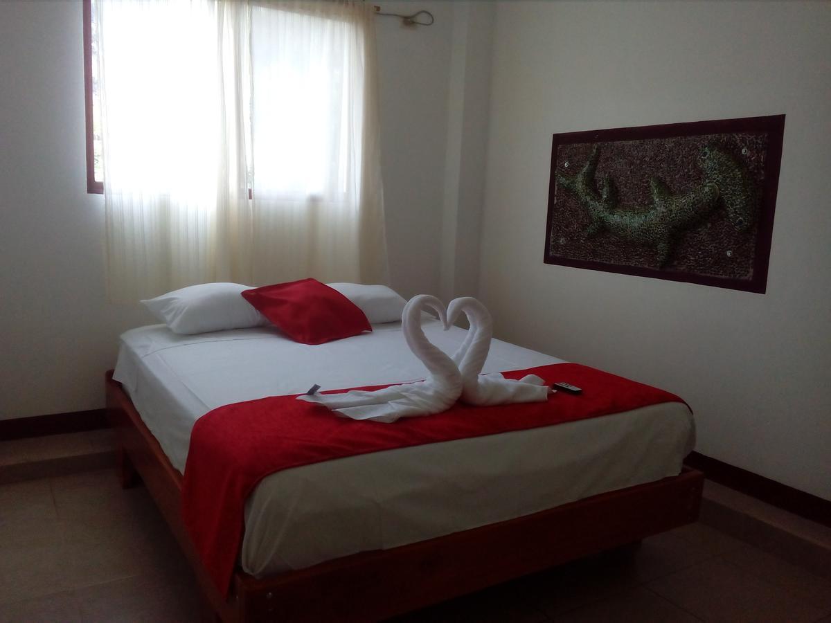 Hostal El Pinzon Puerto Ayora  Zewnętrze zdjęcie