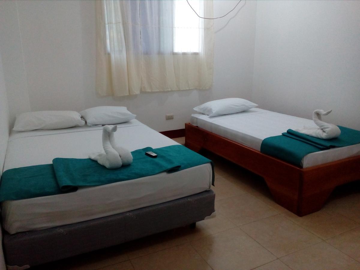 Hostal El Pinzon Puerto Ayora  Zewnętrze zdjęcie