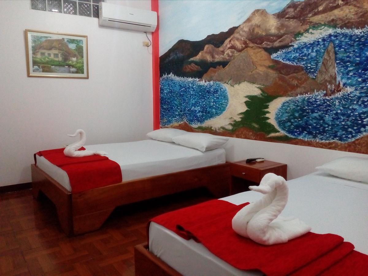 Hostal El Pinzon Puerto Ayora  Zewnętrze zdjęcie