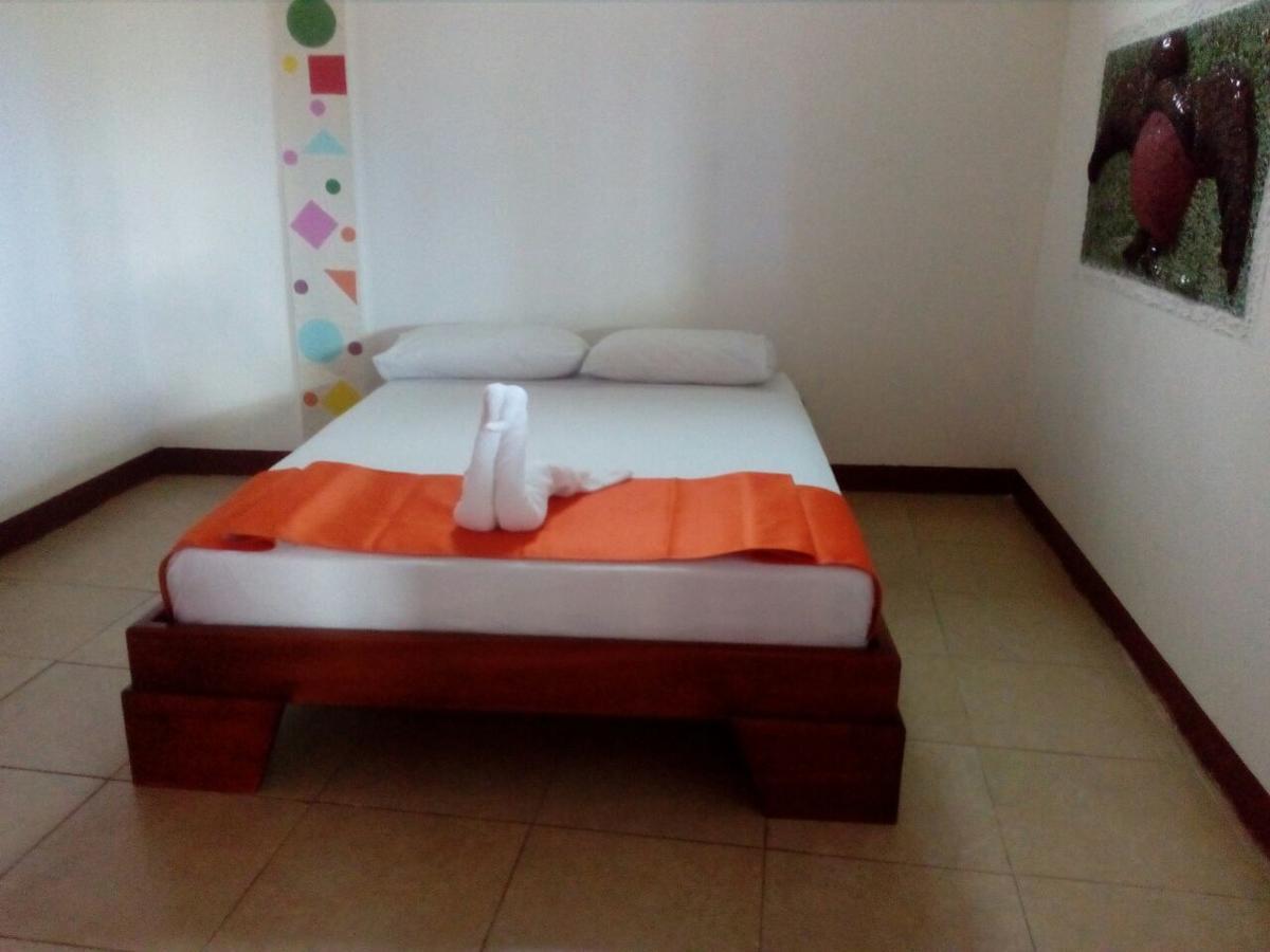 Hostal El Pinzon Puerto Ayora  Zewnętrze zdjęcie