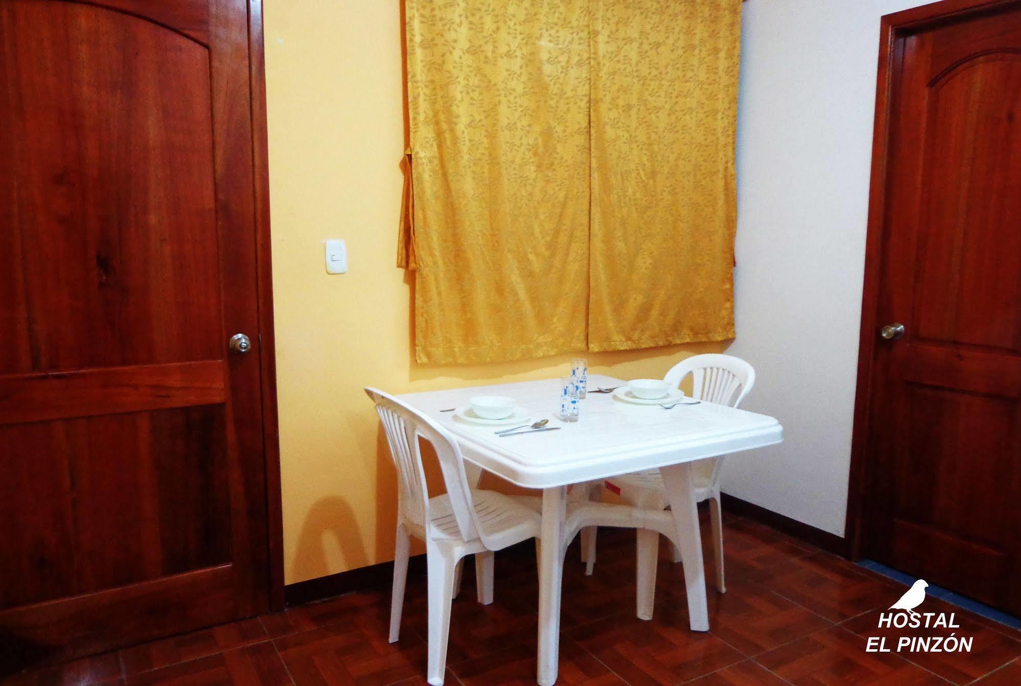 Hostal El Pinzon Puerto Ayora  Zewnętrze zdjęcie