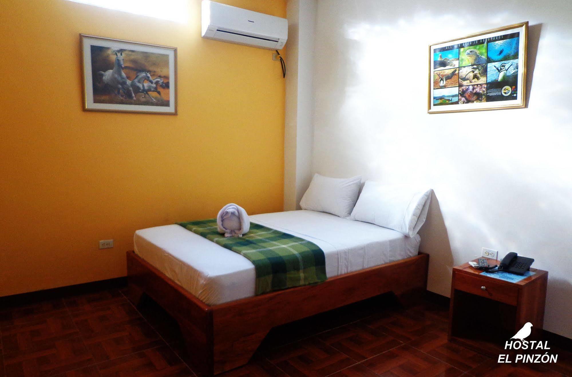 Hostal El Pinzon Puerto Ayora  Zewnętrze zdjęcie