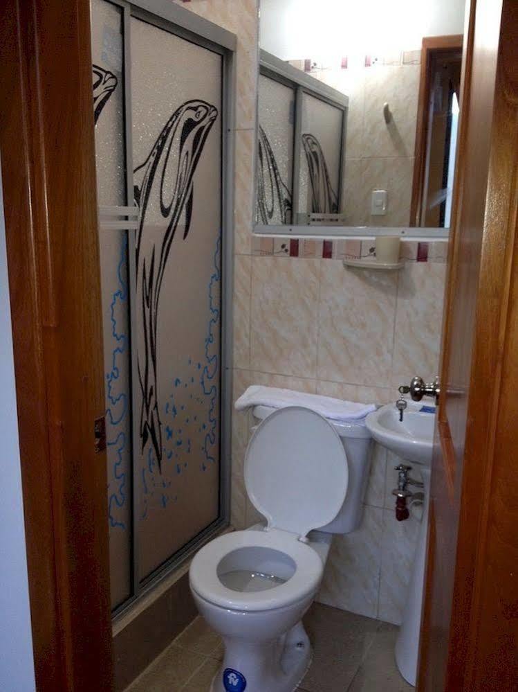 Hostal El Pinzon Puerto Ayora  Zewnętrze zdjęcie